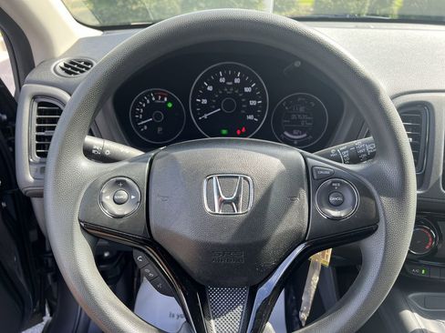 Used 2019 Honda HR-V LX image 18