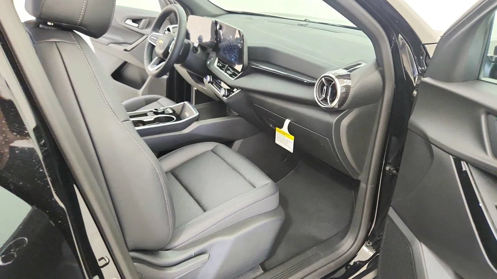 Used 2026 Chevrolet Equinox LT w/ Convenience Package II FWD image 35