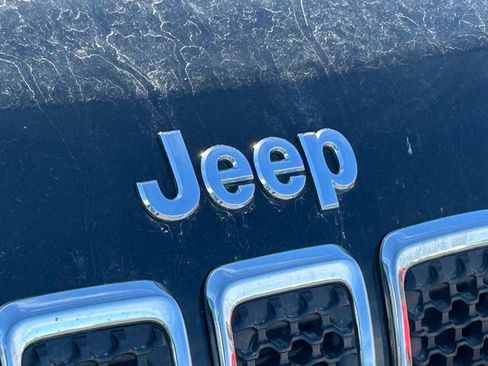 Used 2019 Jeep Cherokee Limited image 10