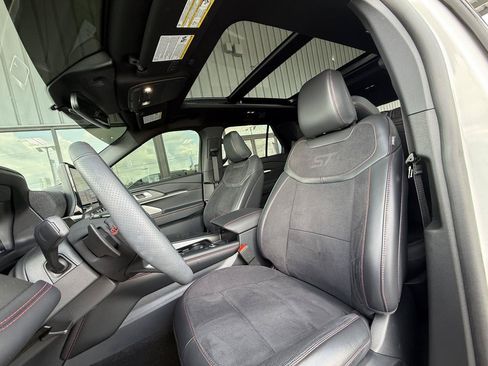 Used 2025 Ford Explorer ST w/ Sun And Sound Package AWD/4WD image 12
