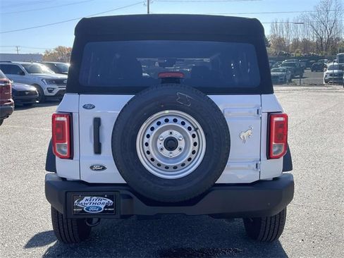 New 2025 Ford Bronco Base image 5