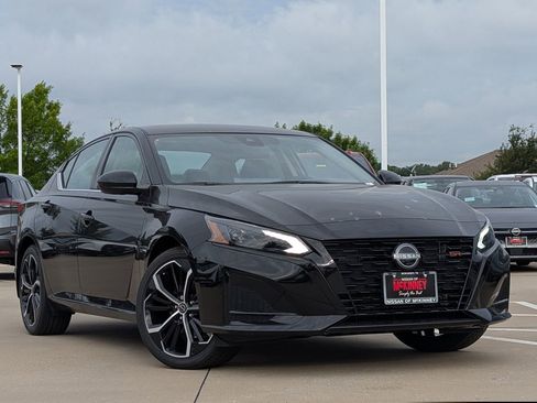 New 2026 Nissan Altima 2.5 SR FWD image 2