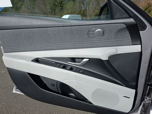 New 2026 Hyundai Elantra Limited FWD image 36