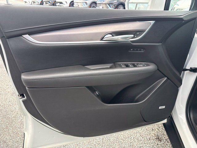 Certified 2018 Cadillac XT5 Luxury w/ Driver Awareness Package AWD/4WD image 17