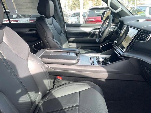 New 2026 Jeep Grand Wagoneer Limited AWD/4WD image 17