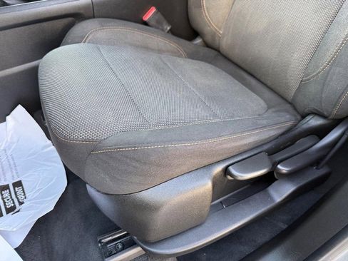 Used 2021 Chevrolet Traverse LS image 17