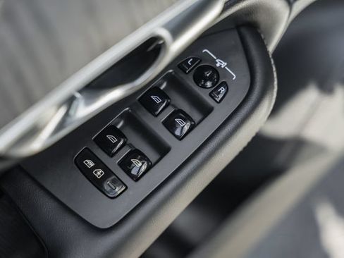 Certified 2023 Volvo XC90 T8 Ultimate w/ Protection Package Premier AWD/4WD image 38