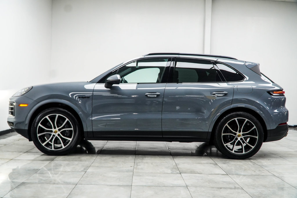 Used 2024 Porsche Cayenne AWD/4WD image 15