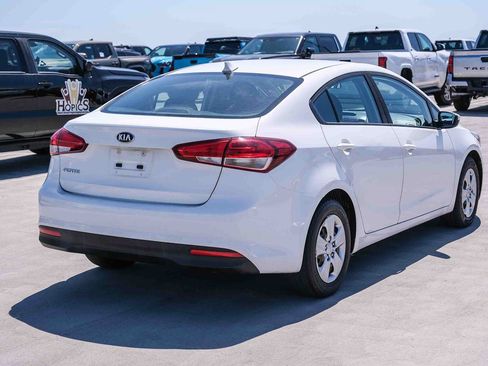 Used 2017 Kia Forte LX FWD image 4