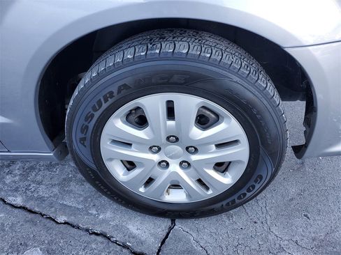 Used 2020 Dodge Grand Caravan SE image 25