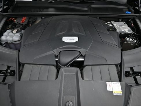 Certified 2023 Porsche Cayenne AWD/4WD image 17