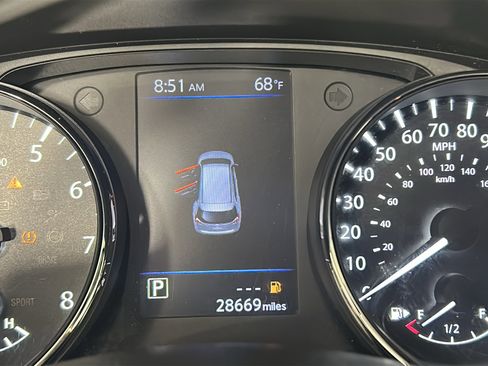 Used 2020 Nissan Rogue SV AWD/4WD image 16
