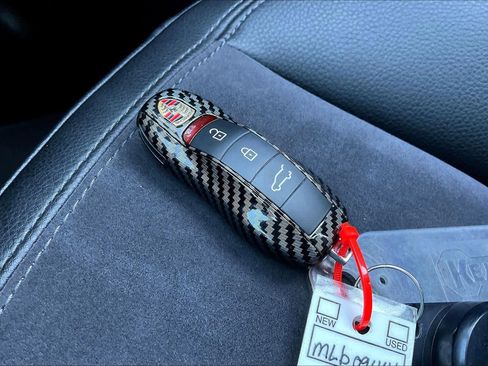 Used 2021 Porsche Macan image 25