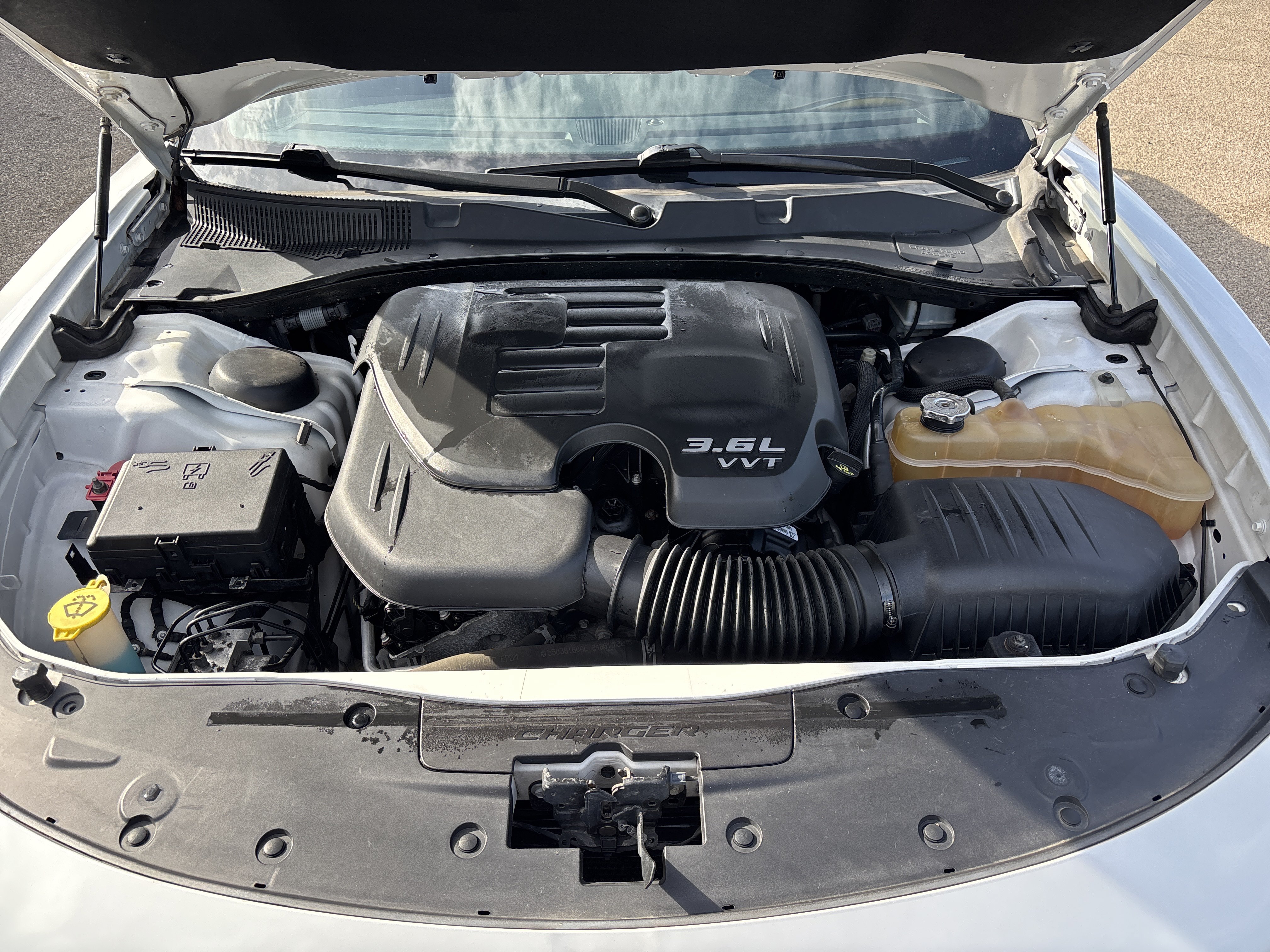 Used 2016 Dodge Charger SE RWD image 12