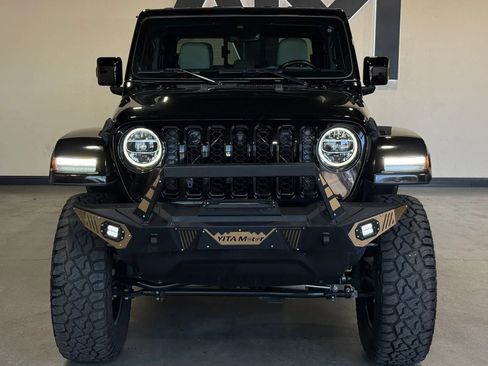 Used 2022 Jeep Gladiator Overland AWD/4WD image 2