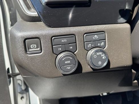Certified 2022 Chevrolet Silverado 1500 LT AWD/4WD image 18