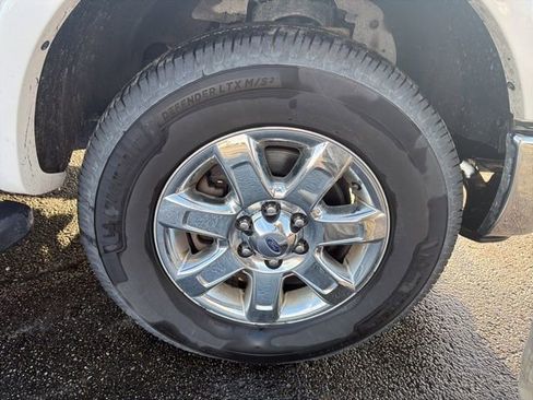 Used 2014 Ford F150 Lariat w/ Lariat Chrome Package image 4