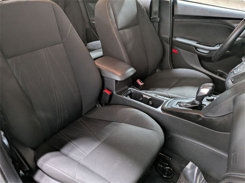 Used 2018 Ford Focus SE w/ SE Winter Package image 24