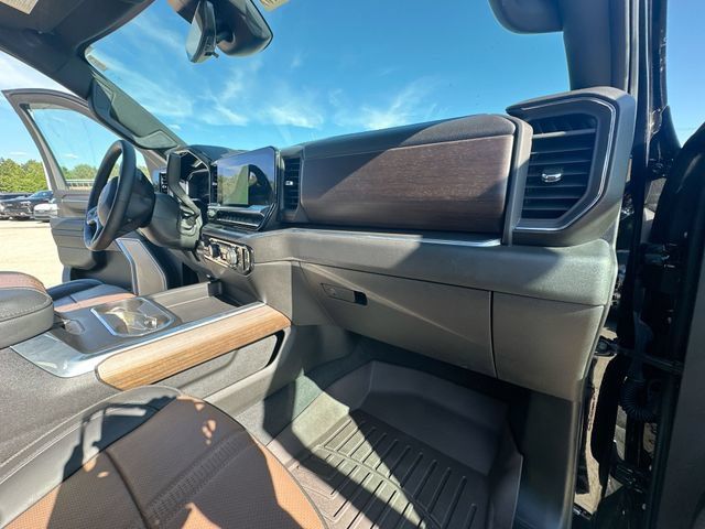 Used 2024 Chevrolet Silverado 2500 High Country w/ Technology Package AWD/4WD image 32