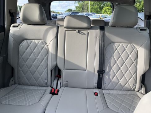 Certified 2024 Volkswagen Atlas SEL Premium R-Line AWD/4WD image 23