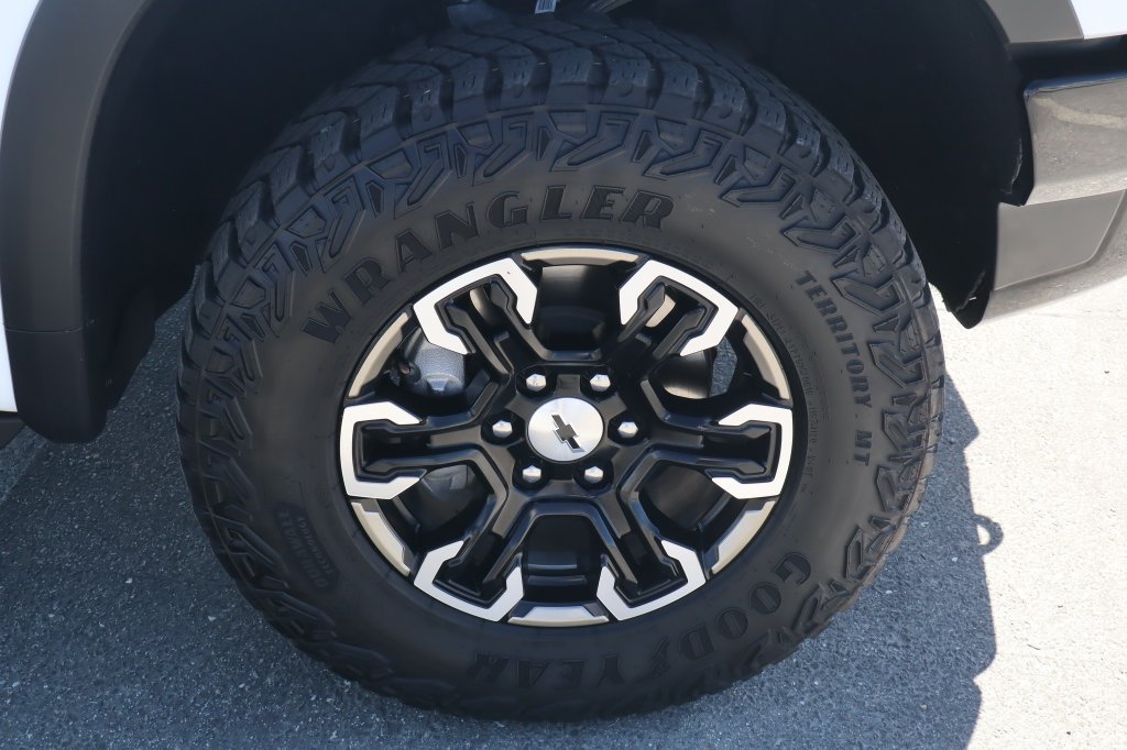 Used 2024 Chevrolet Silverado 1500 ZR2 AWD/4WD image 10