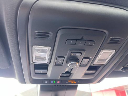 Used 2023 Chevrolet Suburban High Country AWD/4WD image 32