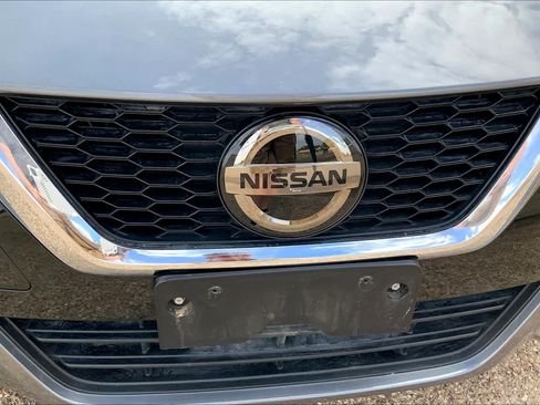 Used 2020 Nissan Versa S FWD image 29
