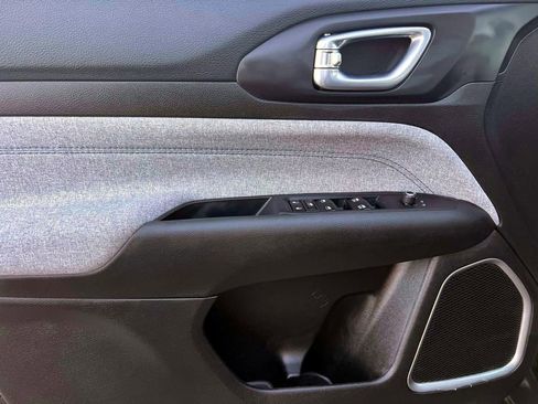 Certified 2024 Jeep Compass Latitude image 15