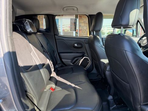 Used 2017 Jeep Renegade Limited FWD image 19