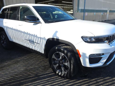 Used 2023 Jeep Grand Cherokee 4WD 4xe image 2