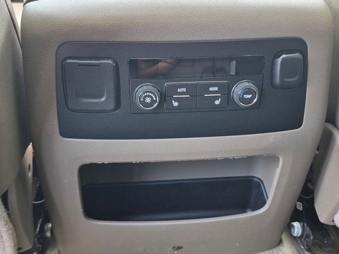 Used 2015 GMC Yukon SLT AWD/4WD image 10