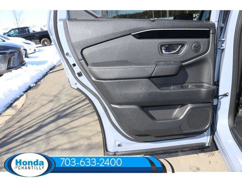 New 2025 Honda Pilot Touring image 32