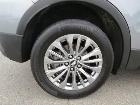 Used 2024 Cadillac XT4 Premium Luxury image 11