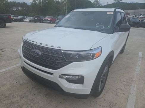 Used 2024 Ford Explorer XLT w/ Equipment Group 202A AWD/4WD image 12