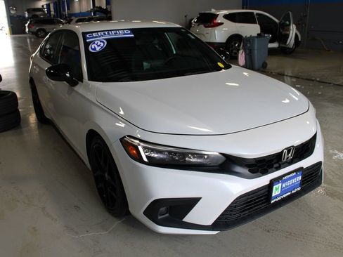 Used 2023 Honda Civic Sport image 3