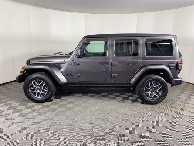 Used 2026 Jeep Wrangler Unlimited Sahara AWD/4WD image 12