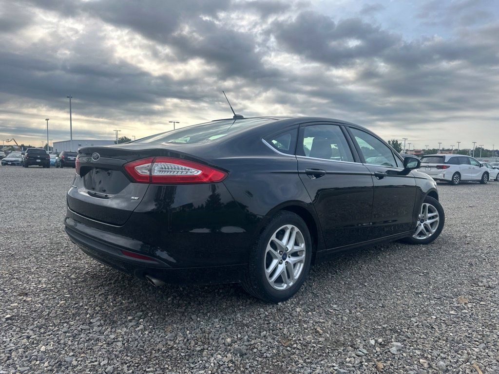 Used 2016 Ford Fusion SE FWD image 10