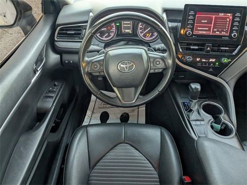Used 2022 Toyota Camry SE image 13