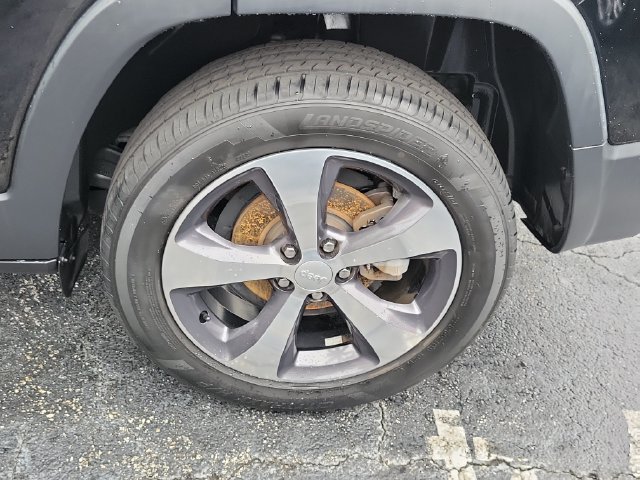 Used 2019 Jeep Cherokee Limited FWD image 6