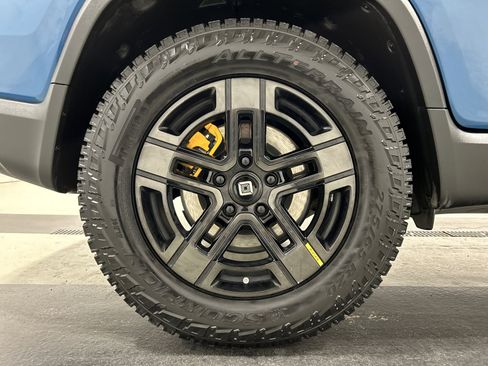 Used 2022 Rivian R1T Adventure image 12