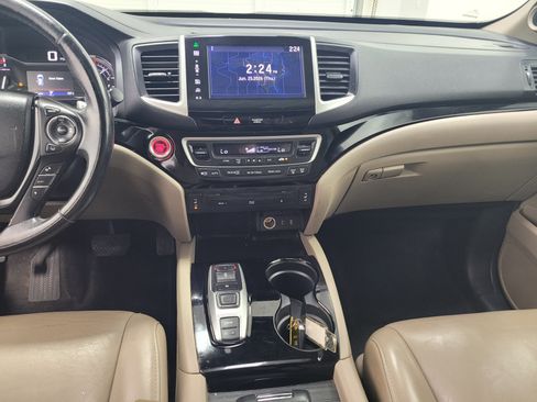 Used 2016 Honda Pilot Touring image 22