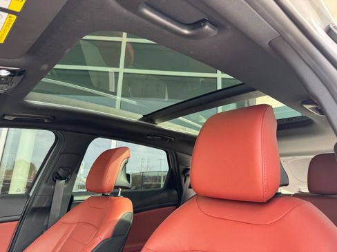 Used 2024 Kia Sportage SX image 23