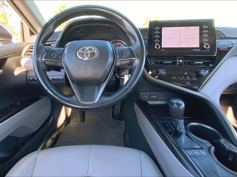 Used 2023 Toyota Camry SE image 5