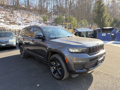Used 2021 Jeep Grand Cherokee L Laredo image 3