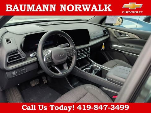 Used 2025 Chevrolet Traverse LT w/ Midnight/Sport Edition image 24