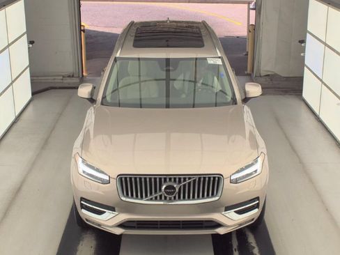 Used 2024 Volvo XC90 B5 Plus AWD/4WD image 3