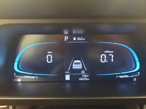 Used 2025 Hyundai Elantra SE FWD image 23