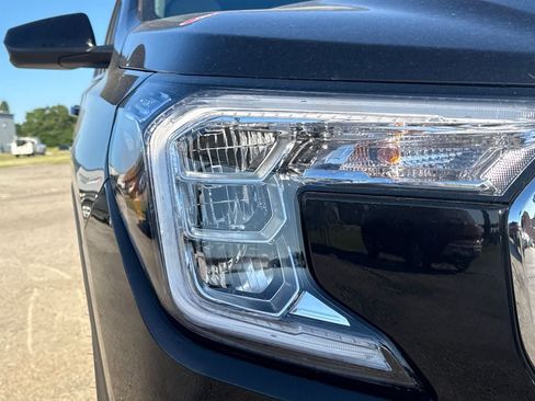 Used 2023 GMC Terrain SLE w/ Driver Convenience Package FWD image 12