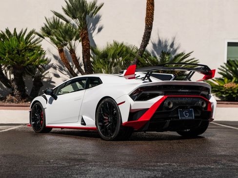 Used 2024 Lamborghini Huracan STO image 13
