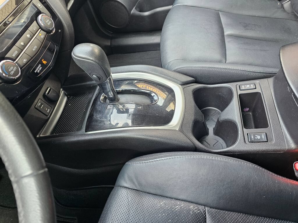 Used 2015 Nissan Rogue SL AWD/4WD image 30